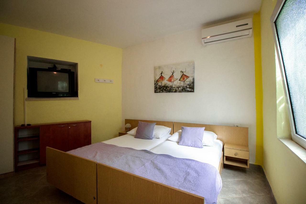 Mrkonjic Branko & Marija Apartmani Omiš Extérieur photo