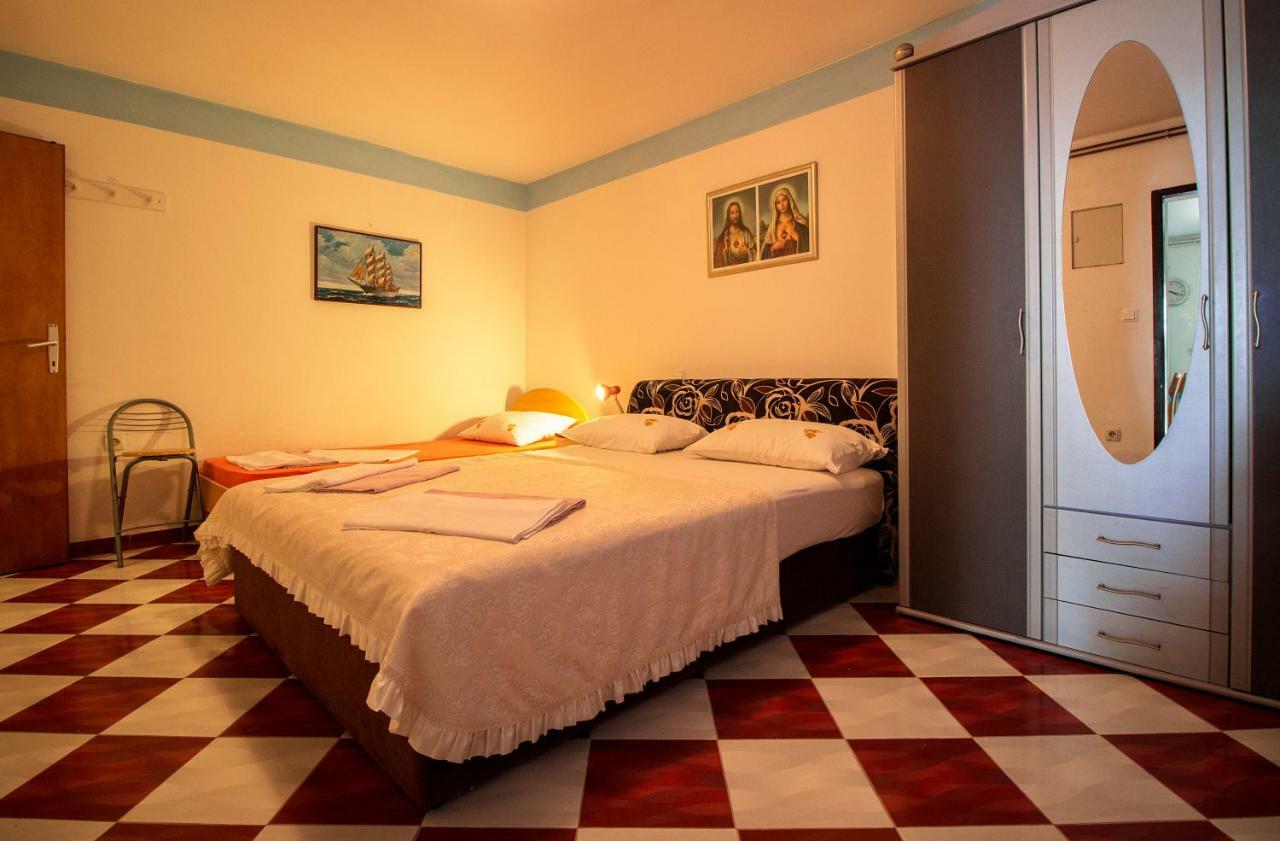 Mrkonjic Branko & Marija Apartmani Omiš Extérieur photo